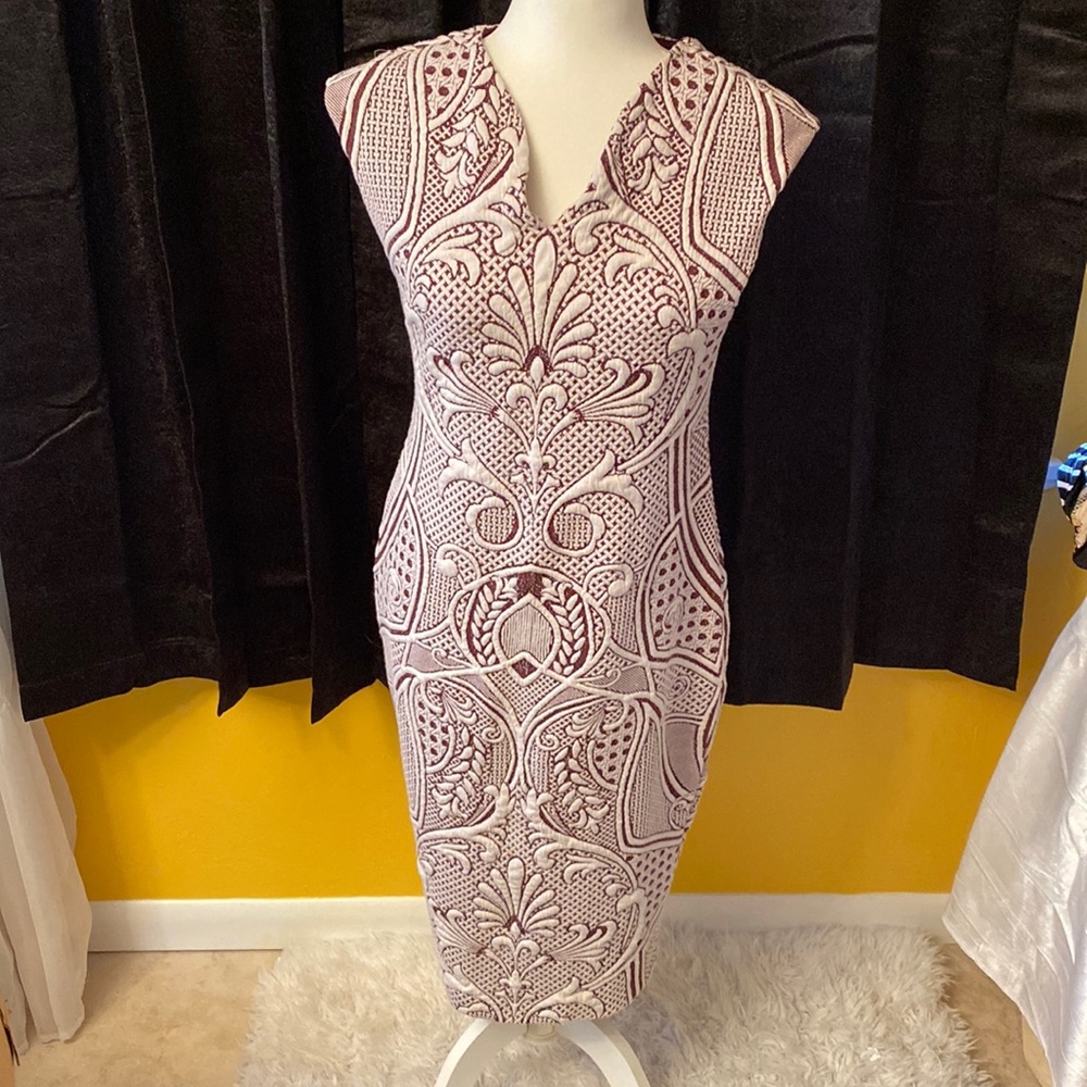 Cato, Size Medium, Maroon and White beautiful pattern